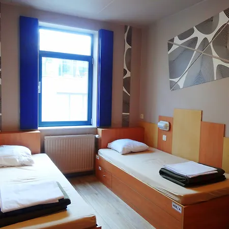 Sleep Well Youth Hostel-2
